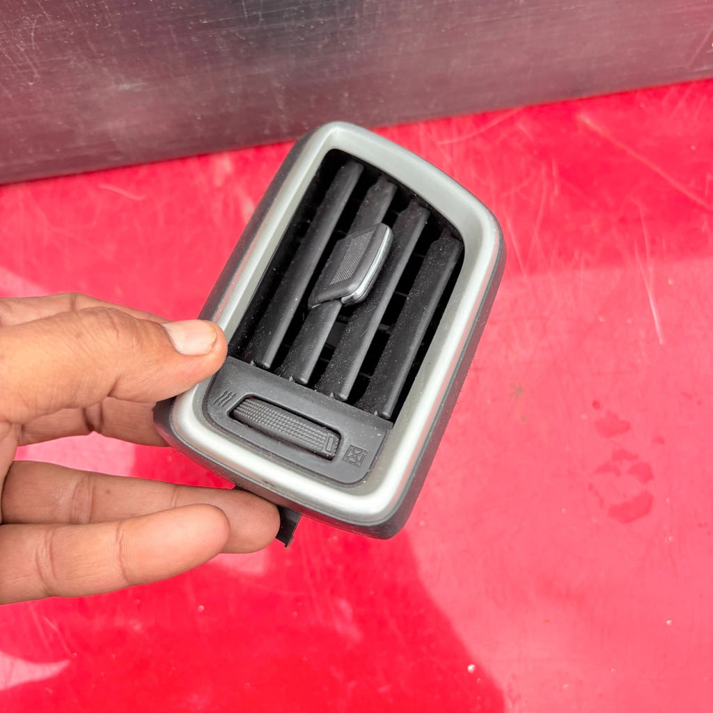 NISSAN QASHQAI 2014-2021 Dashboard Left Side Air Vent 687614EA0A