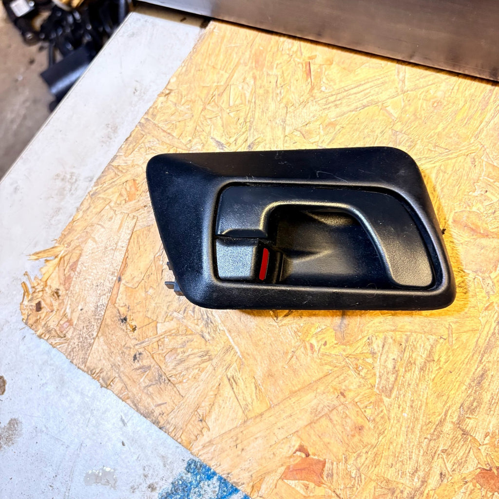 Inside Door Handle Right Rear for Mitsubishi SHOGUN 2004