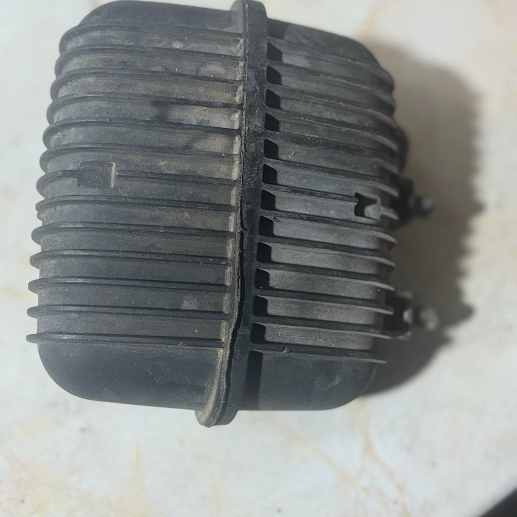 Audi A4 B7 2006 Intercooler Pulsation Damper 8E0129955 Charge Air Resonator