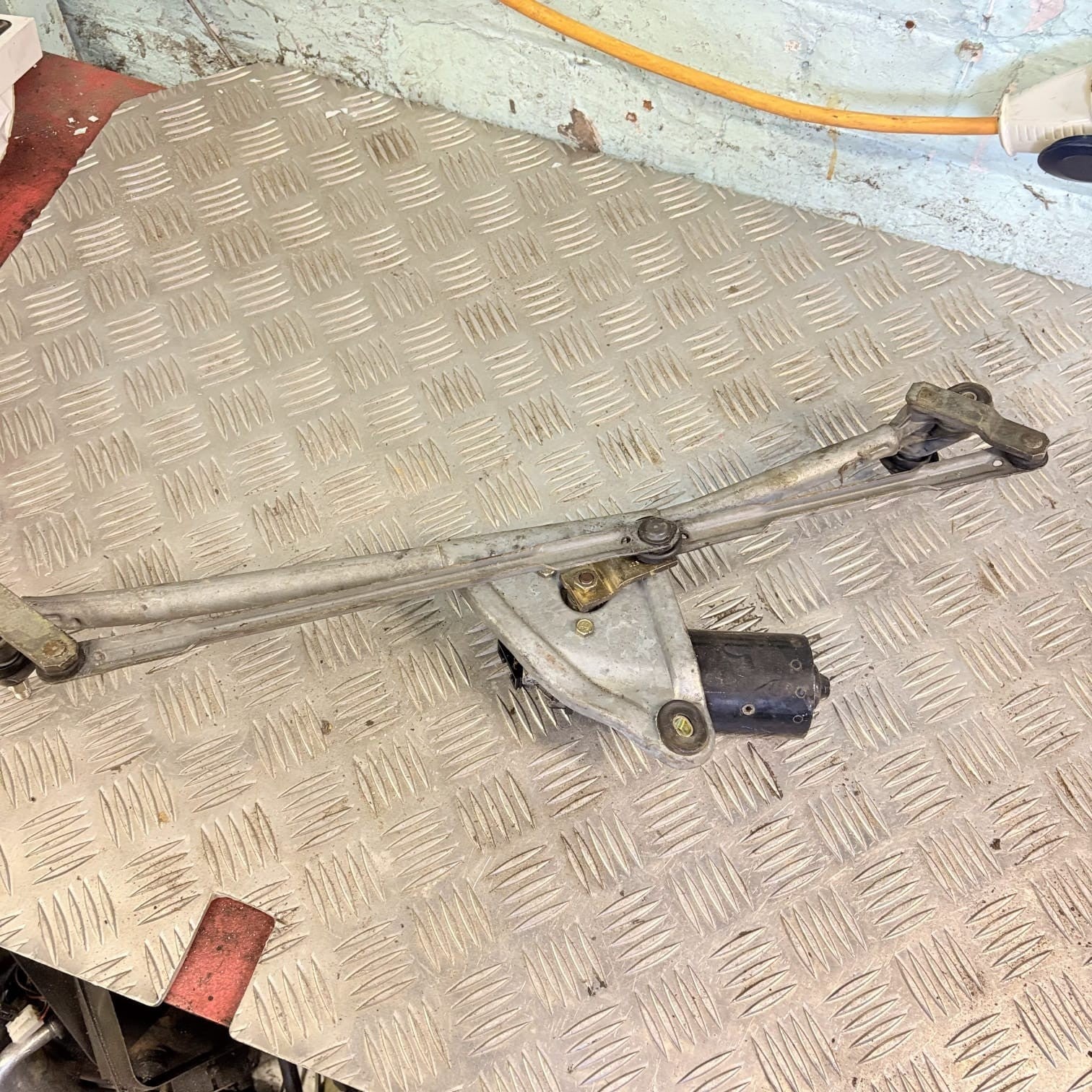 Rover 75 MG ZT 2002 Front Wiper Motor with Linkage: 0390241358