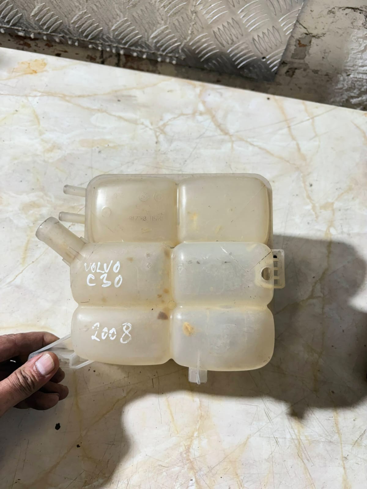 3M5H-8K218 Volvo C30 08-13 C70 06-13 S40 V50 04-12 Coolant Tank