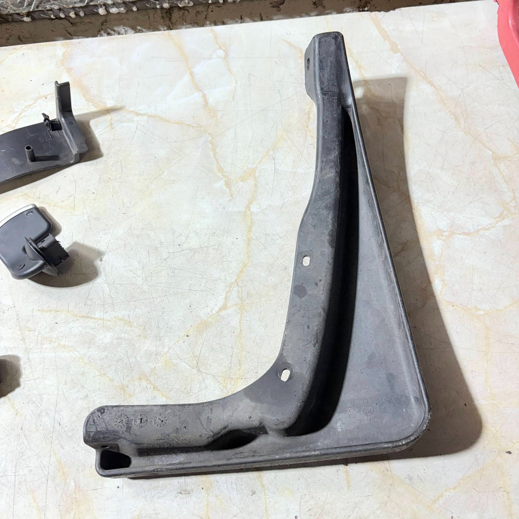 SKODA SUPERB Passenger Front Left Side Mud Flap 2001-2008