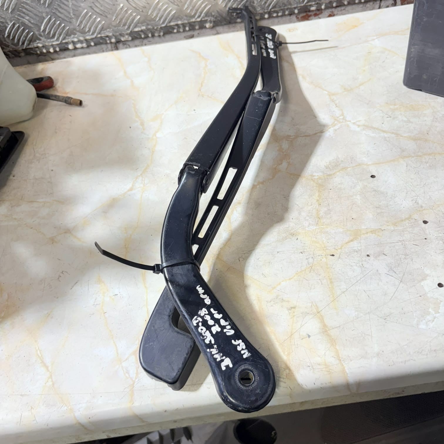 BMW 3 Series 320d E90 E91 E92 LCI RHD OSF Front Right Wiper Arm 09/2008-2013