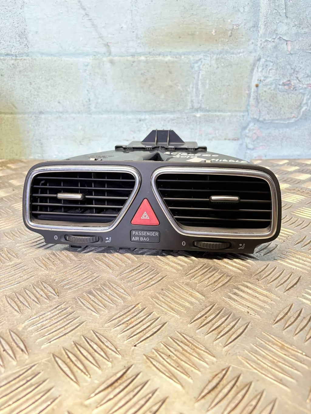 Volkswagen Scirocco Mk3 2010 Pre-Facelift Centre Dash Vents 1Q0819735