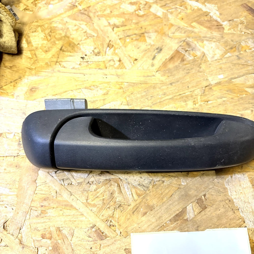 JEEP KJ CHEROKEE LIBERTY DOOR HANDLE DRIVER REAR 55360334
