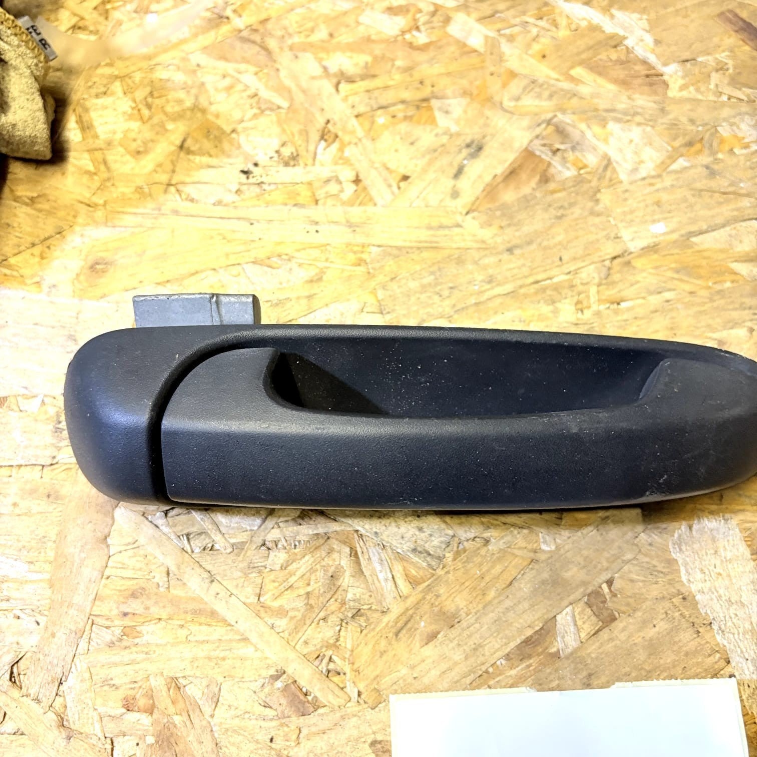 JEEP KJ CHEROKEE LIBERTY DOOR HANDLE DRIVER REAR 55360334