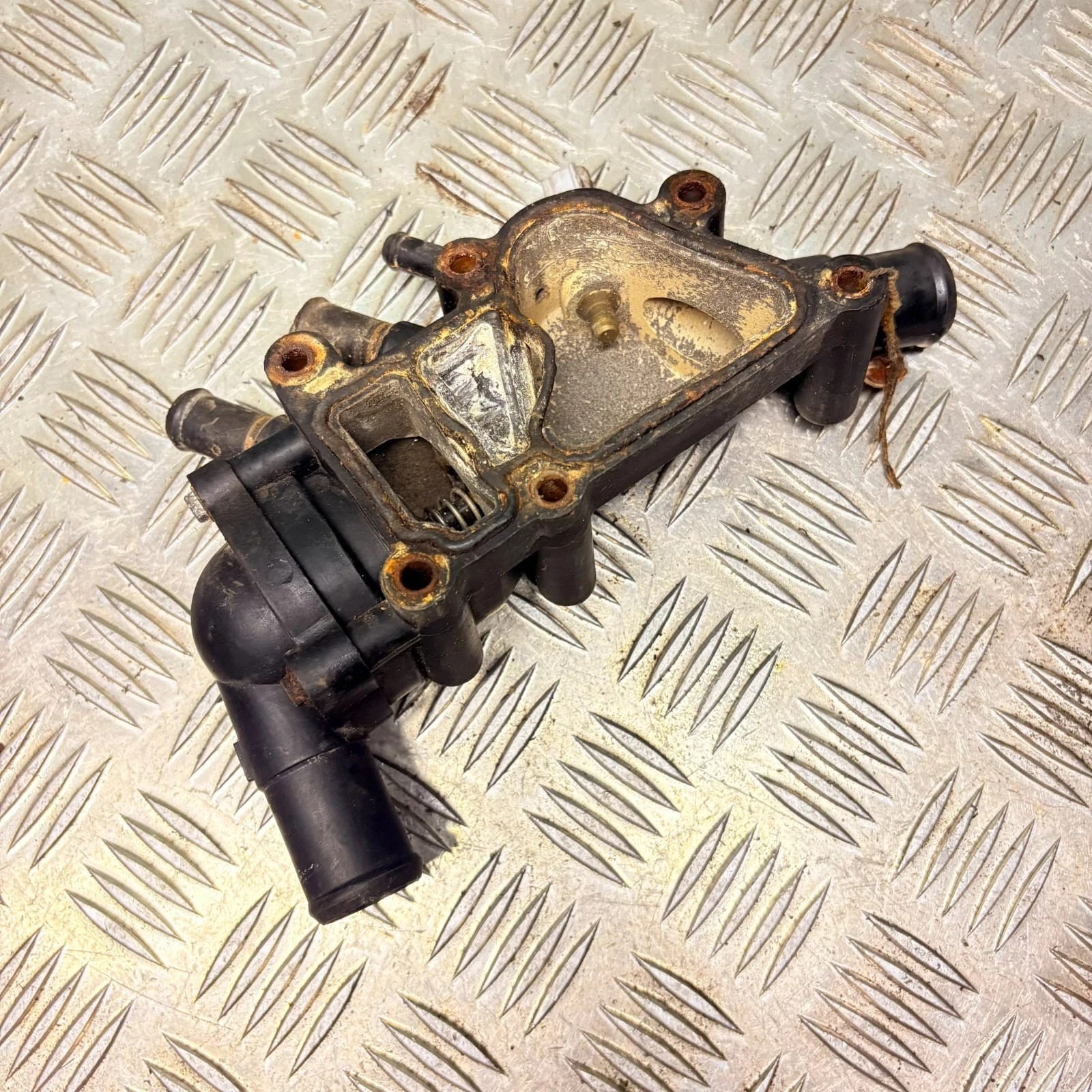 Ford Fiesta00-08 Ka01-08 StreetKa03-05 Thermostat Housing XS6E9K478A2F 1212853