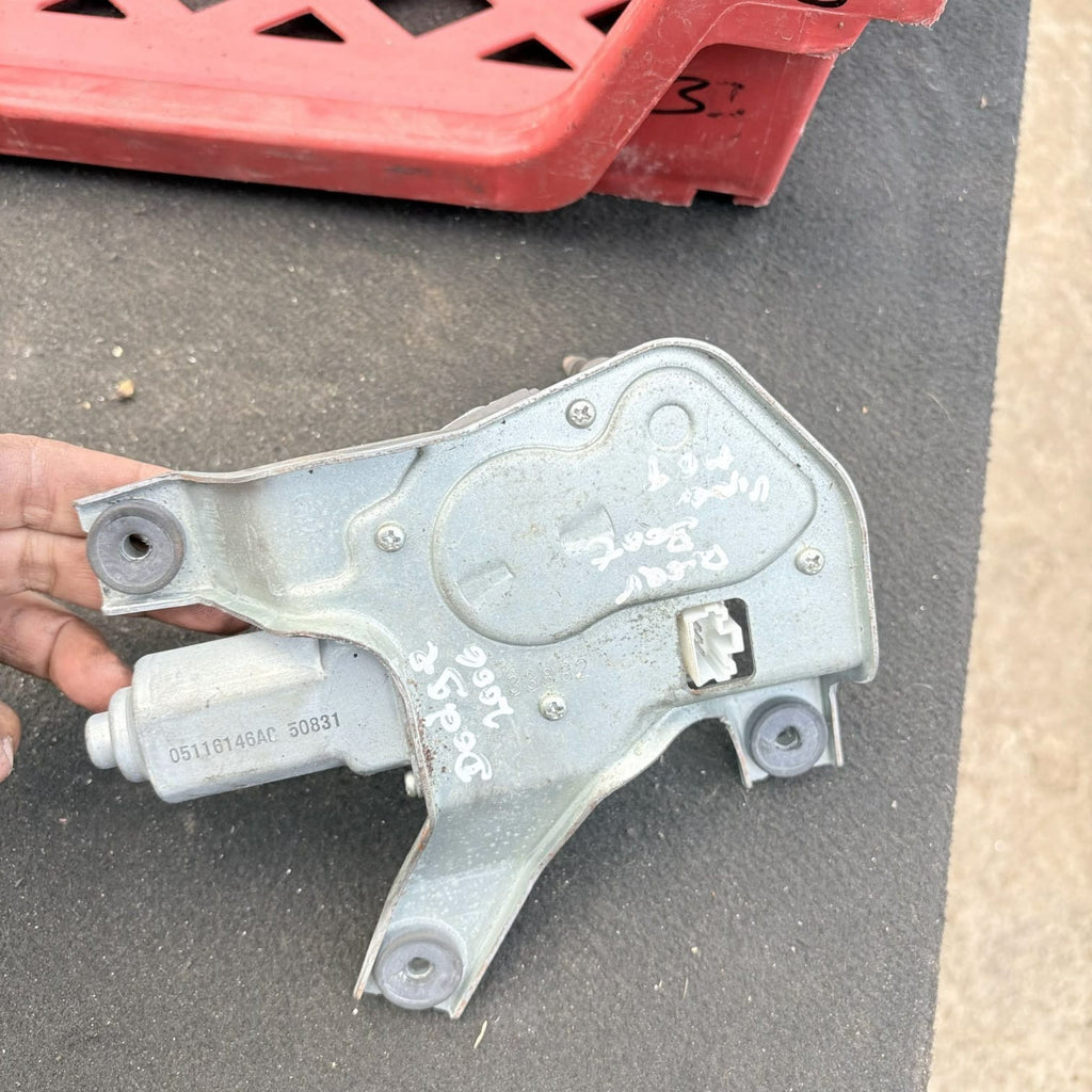 DODGE CALIBER 2006 REAR WINDSCREEN WINDOW WIPER MOTOR 05116146AC 50831