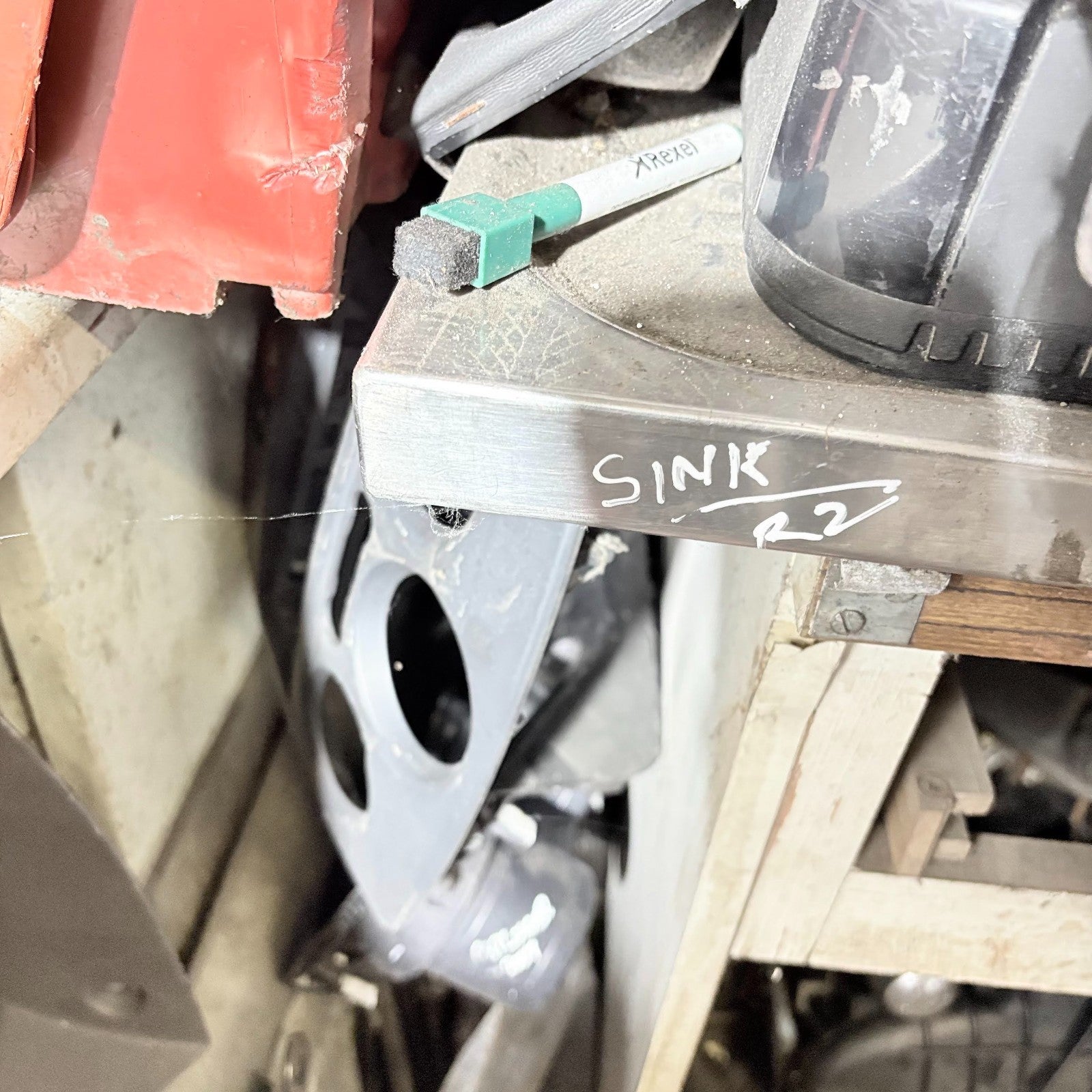 2012 SEAT EXEO DRIVERS SIDE FRONT EXTERIOR DOOR PILLAR TRIM 8E0853290D