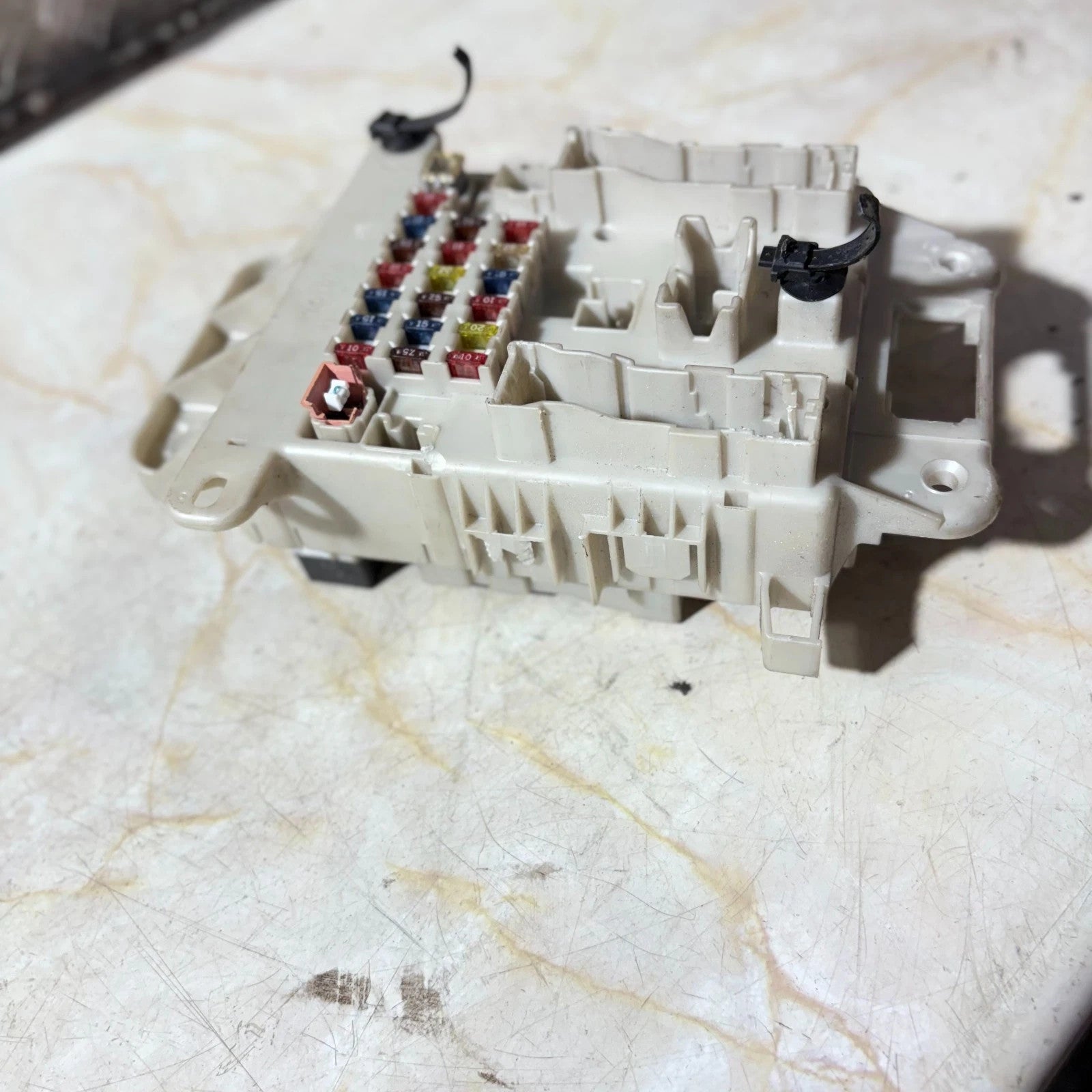 Toyota RAV4 Mk2 2001-2004 RHD Under Bonnet Fuse Box Relay Box Assembly