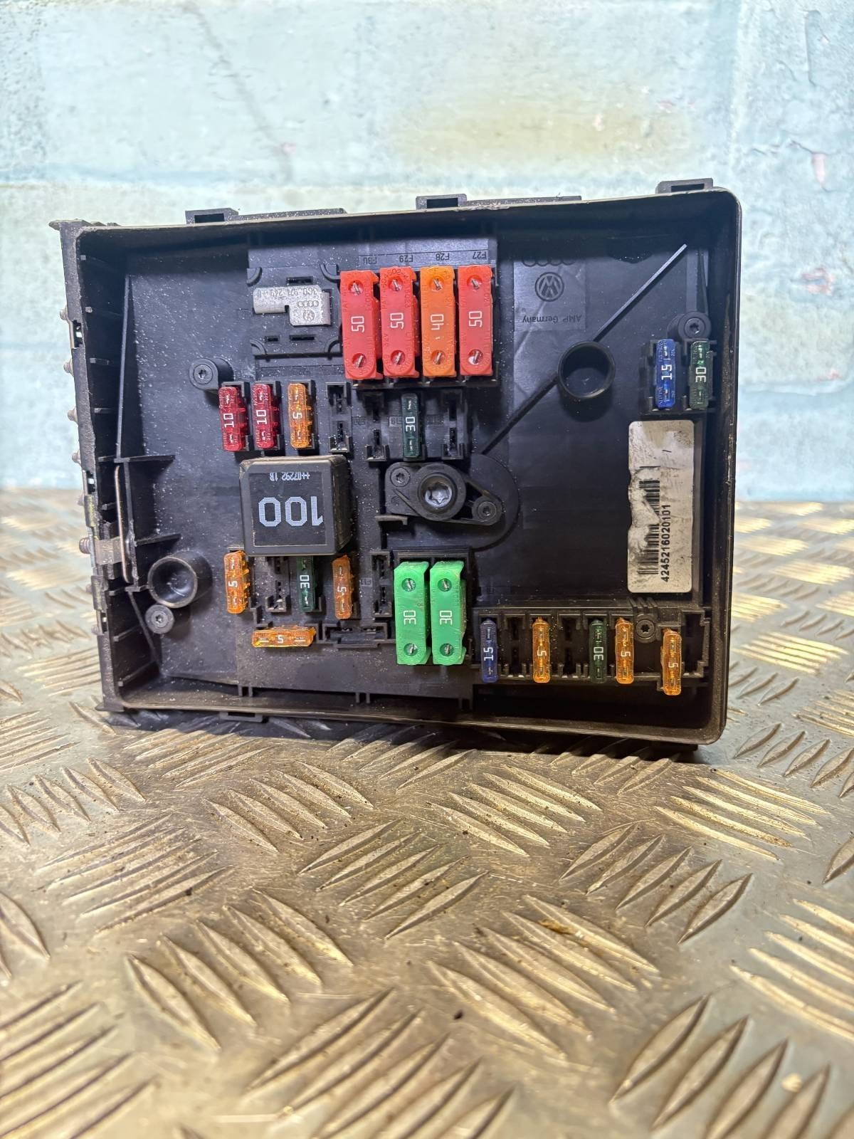 VW GOLF GT 2004-2008 FUSE BOX 0-1718130-1