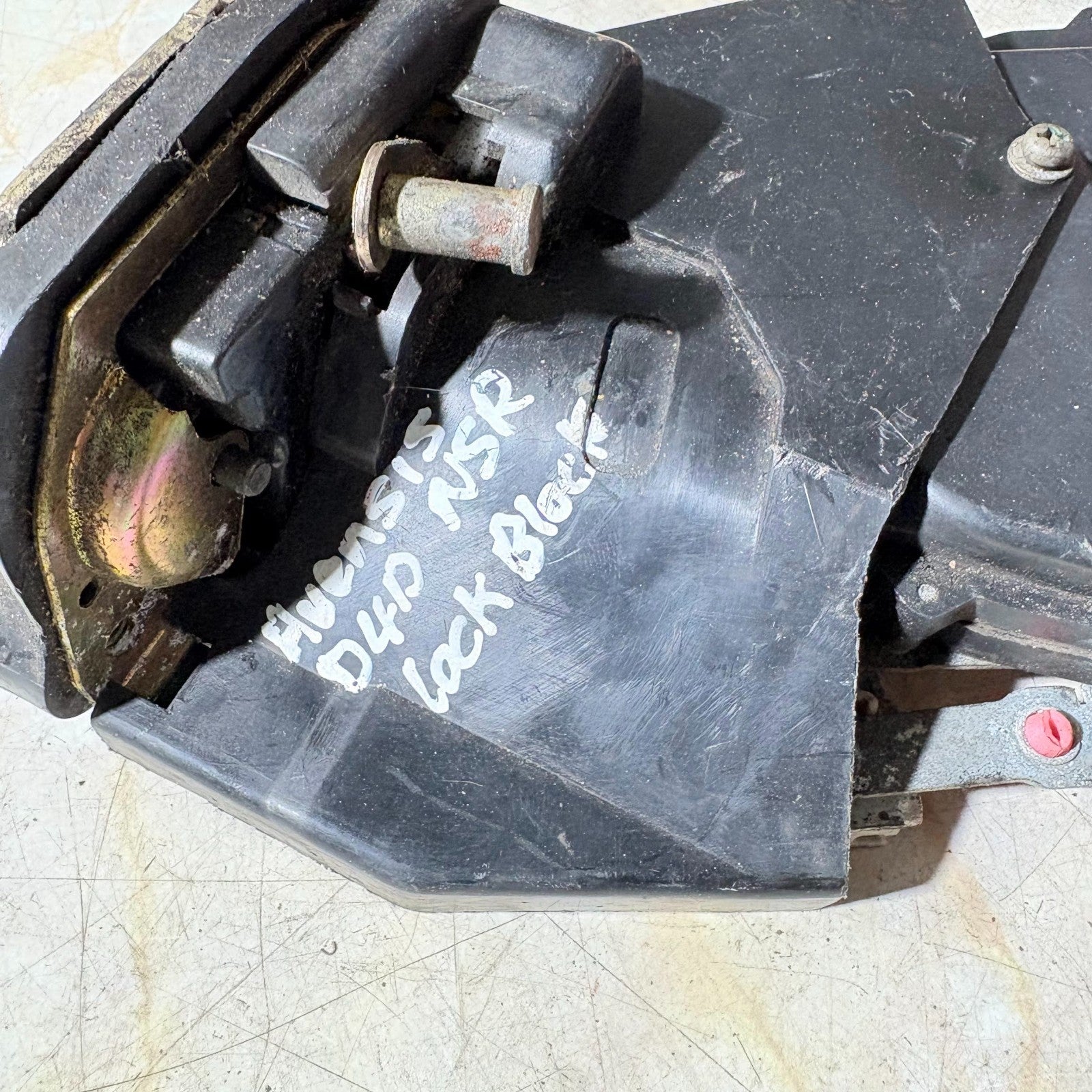 TOYOTA AVENSIS MK2 PASSENGER REAR LEFT DOOR LOCK CATCH LATCH 2003-2009