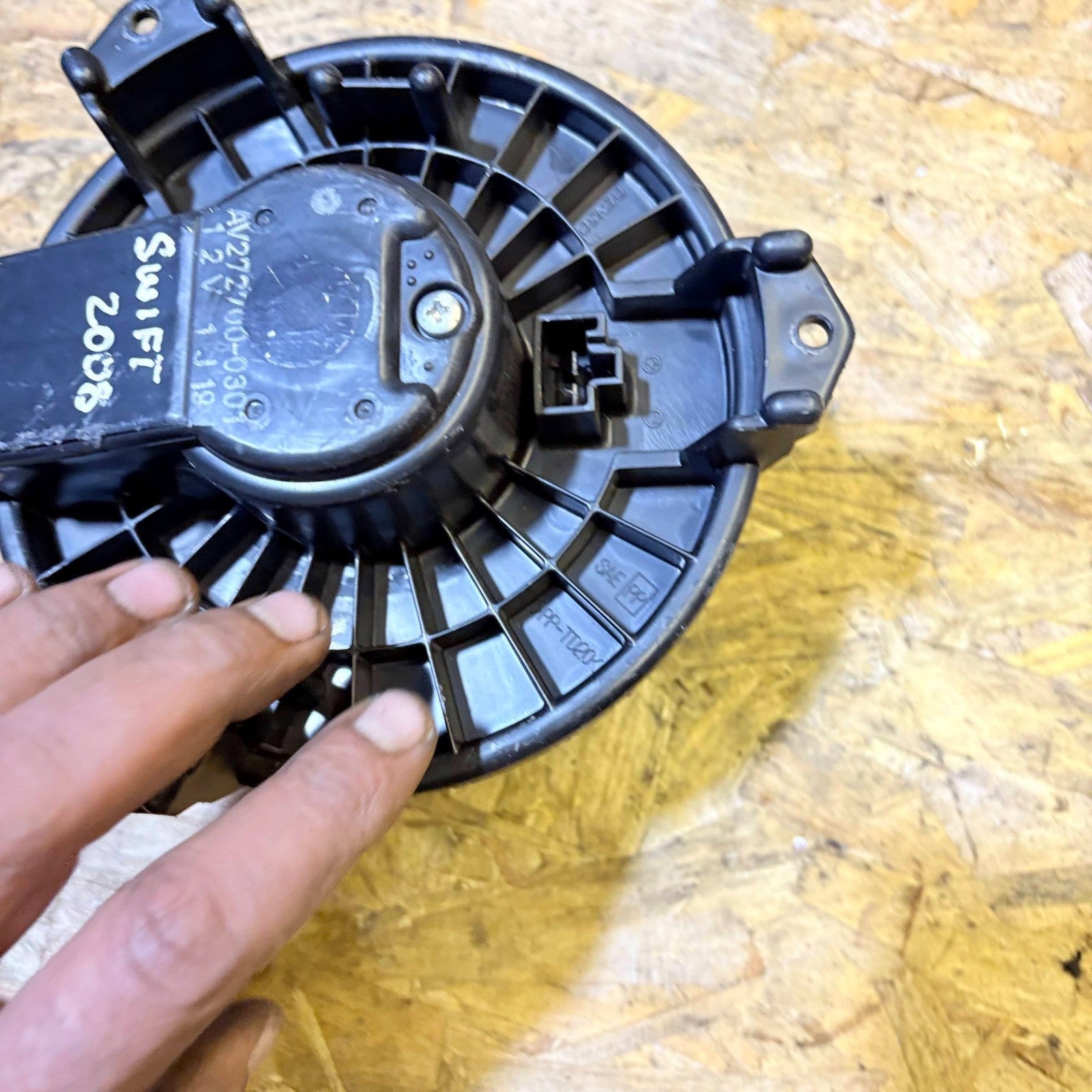 SUZUKI SWIFT 2008 HEATER FAN BLOWER MOTOR AV272700-0301