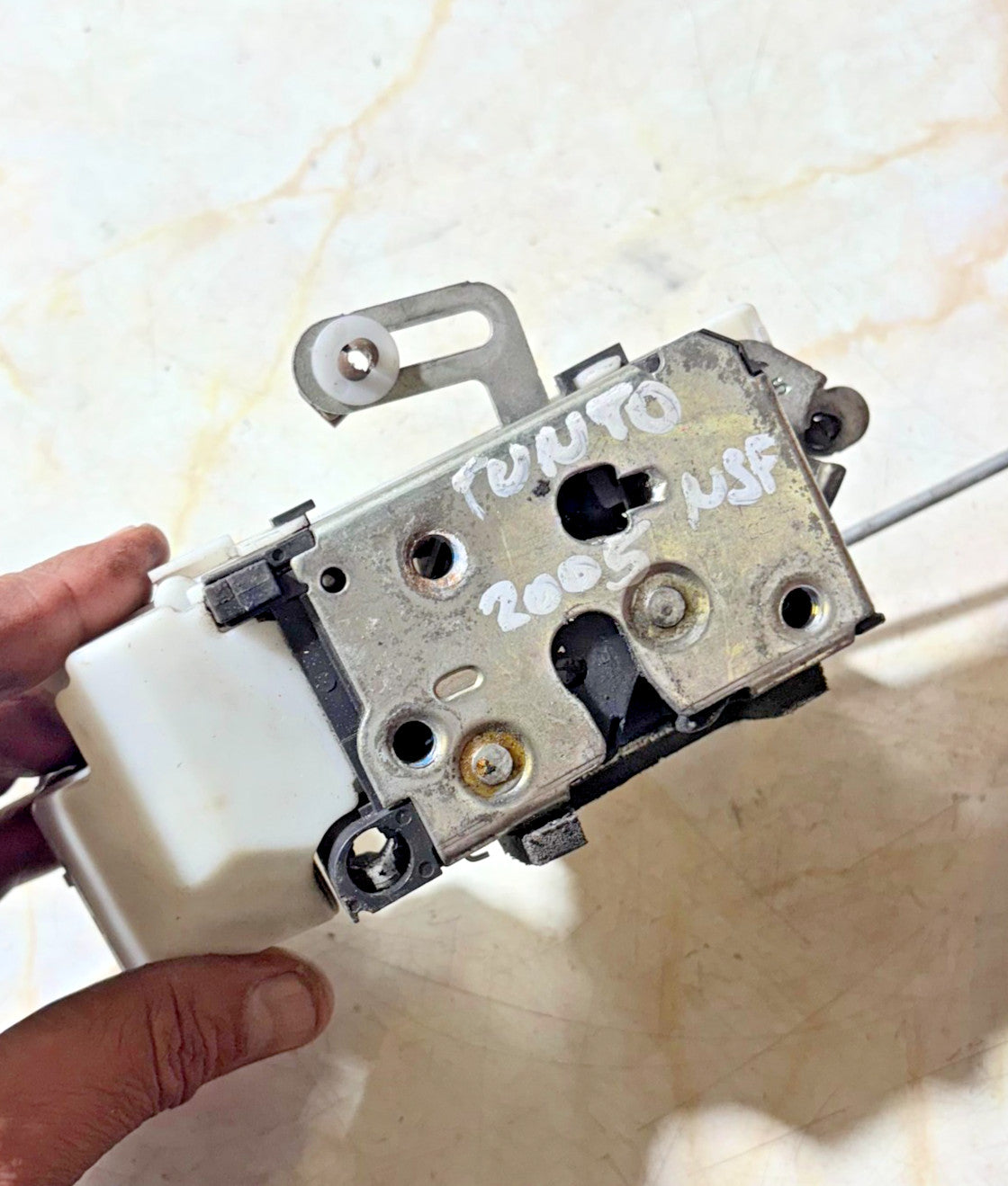 FIAT PUNTO GRANDE 2005-2010 FRONT LEFT NSF DOOR LOCK LATCH MECHANISM