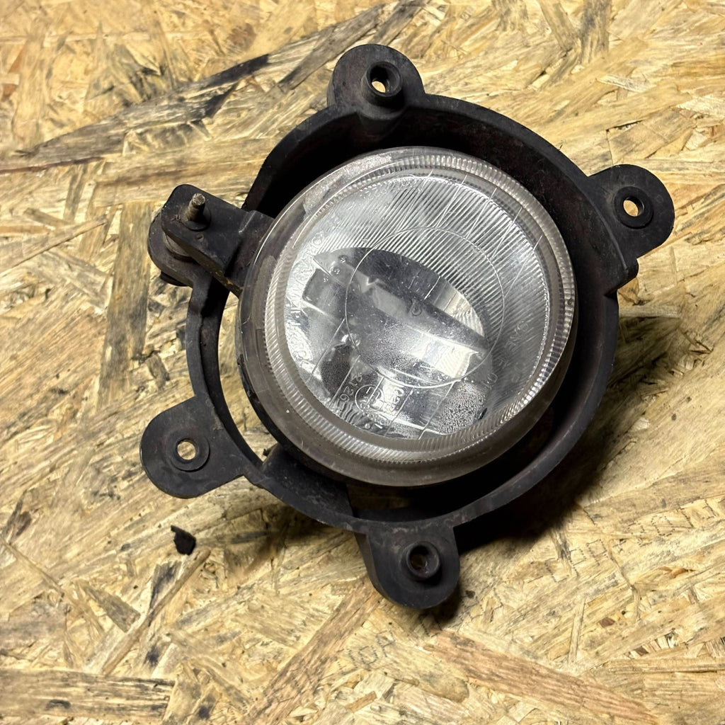 Kia Sorento 2006-2009 RH Driver Front Bumper Fog Light/Fog Lamp Assembly