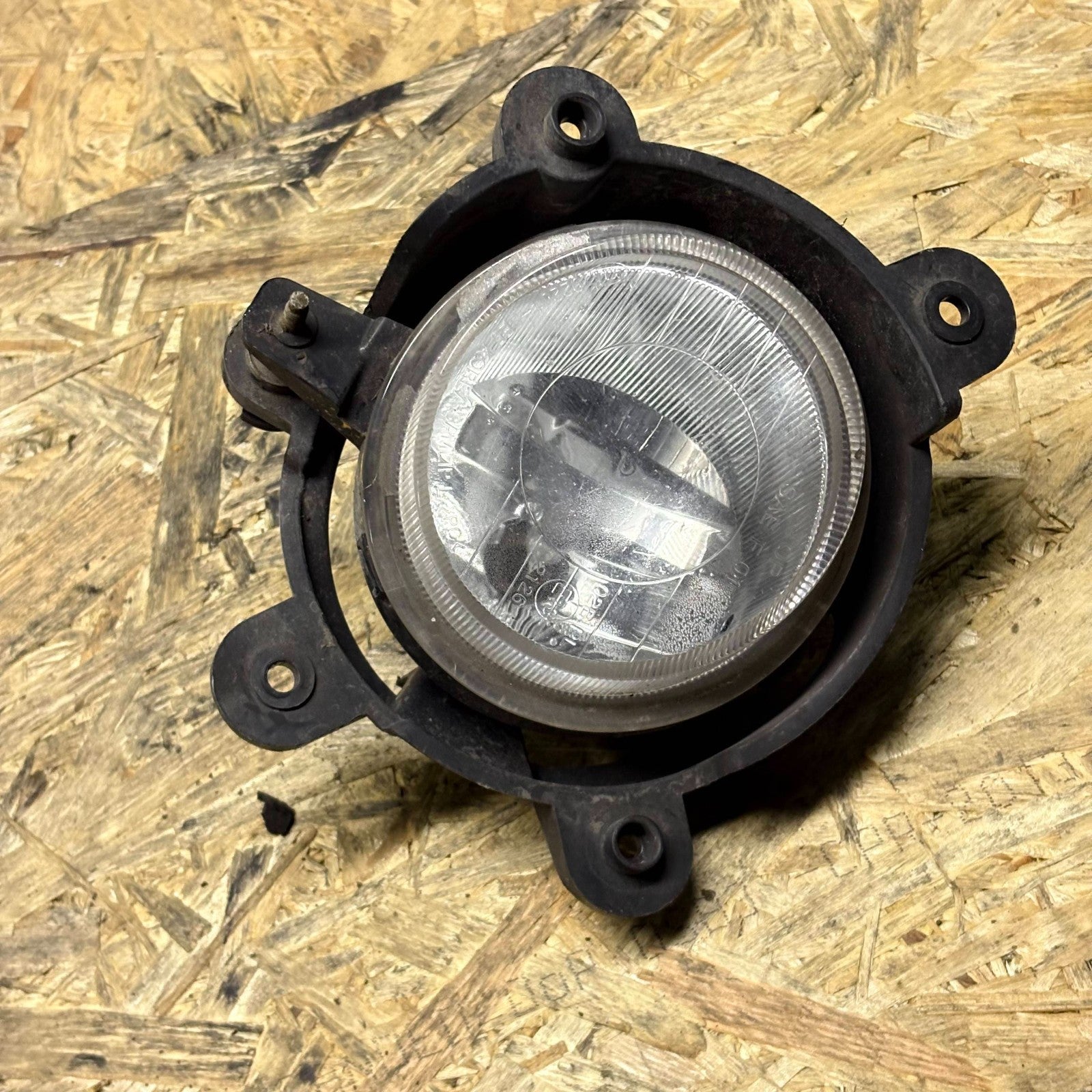 Kia Sorento 2006-2009 RH Driver Front Bumper Fog Light/Fog Lamp Assembly