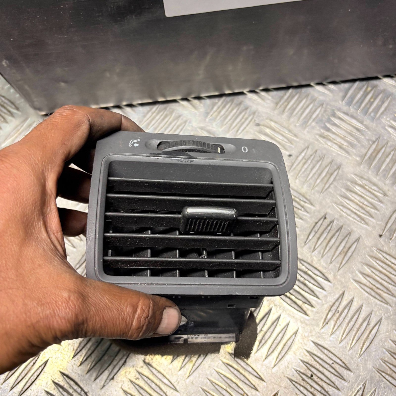VW Golf GT 2007 Passenger Side Dashboard Air Vent 1K0 819 703