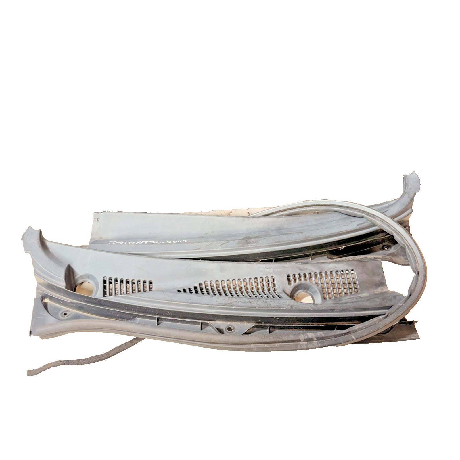 DAIHATSU SIRION MK1 1998-2004 WINDSCREEN WIPER COWL GRILLE PANEL 55753-97401