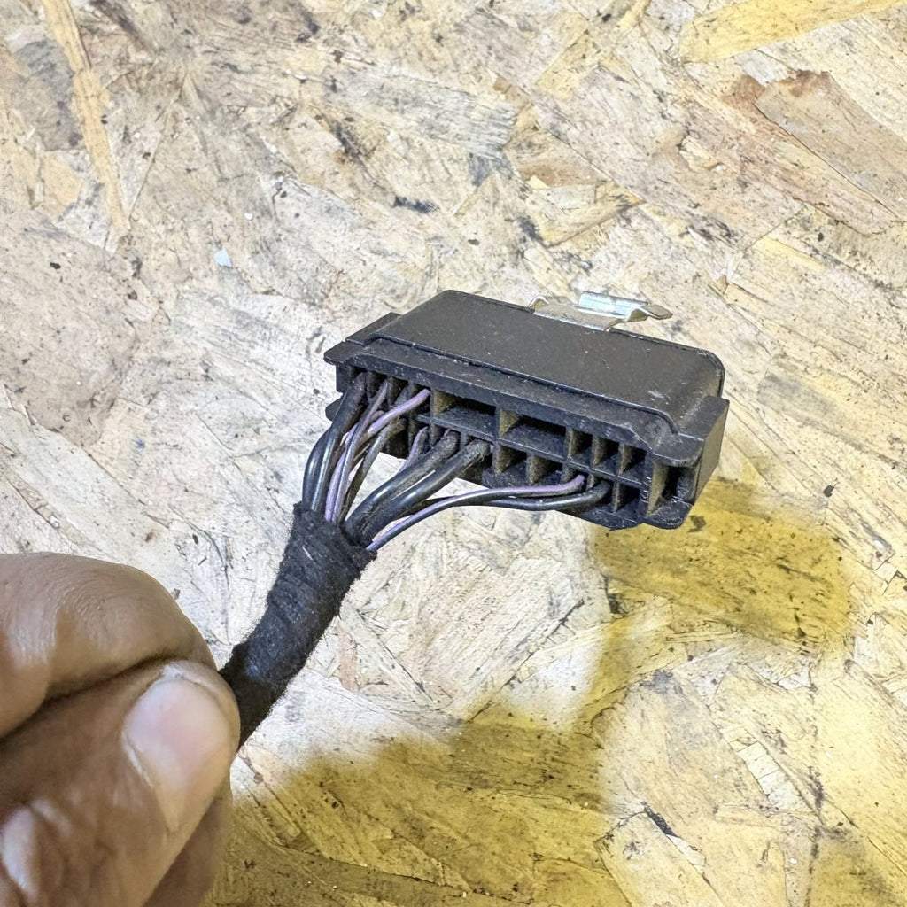 8364646 965775 BMW Connector Plug Unit Computer Wire Socket OE
