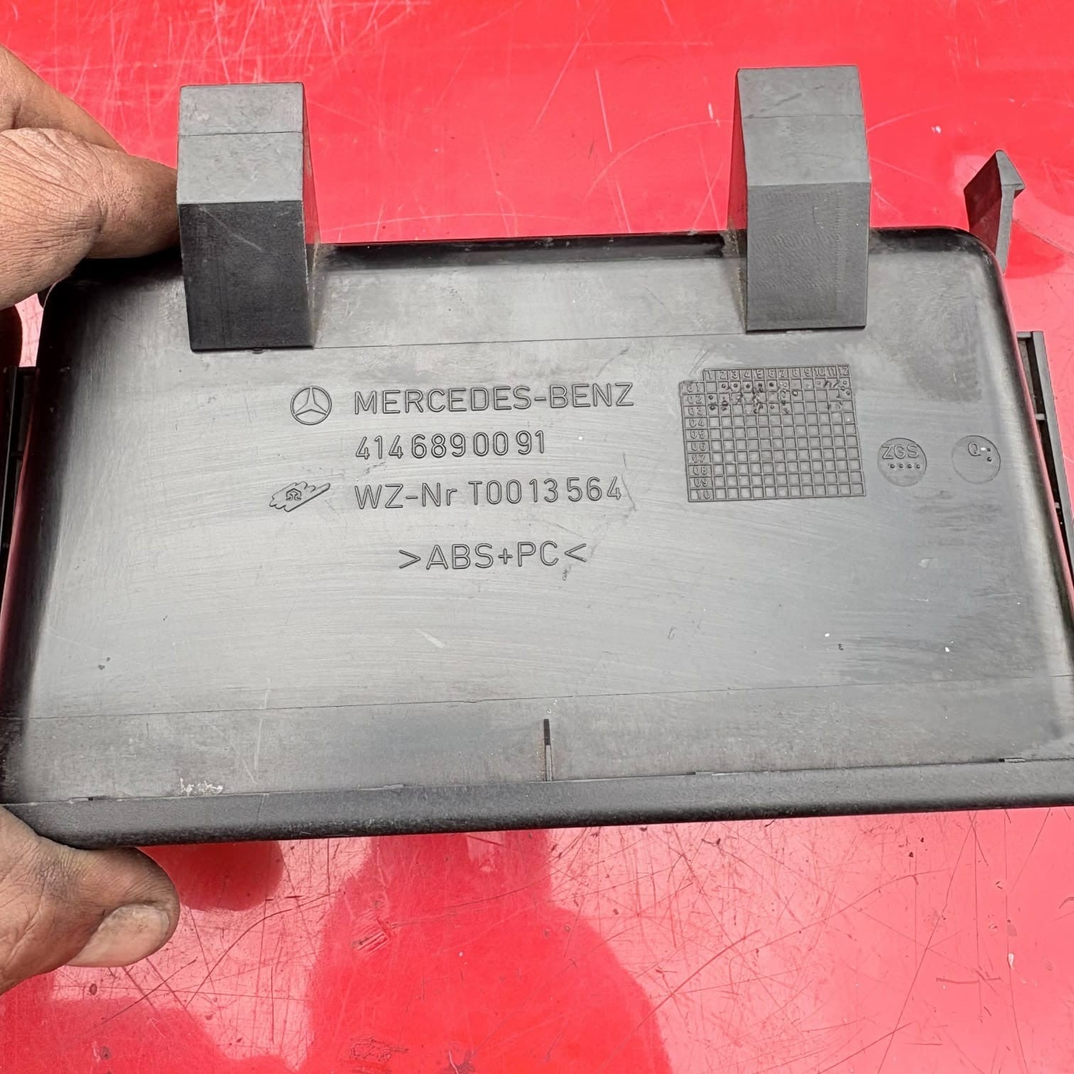 Mercedes Vaneo W414 2nd DIN Storage Box Compartment A4146890091