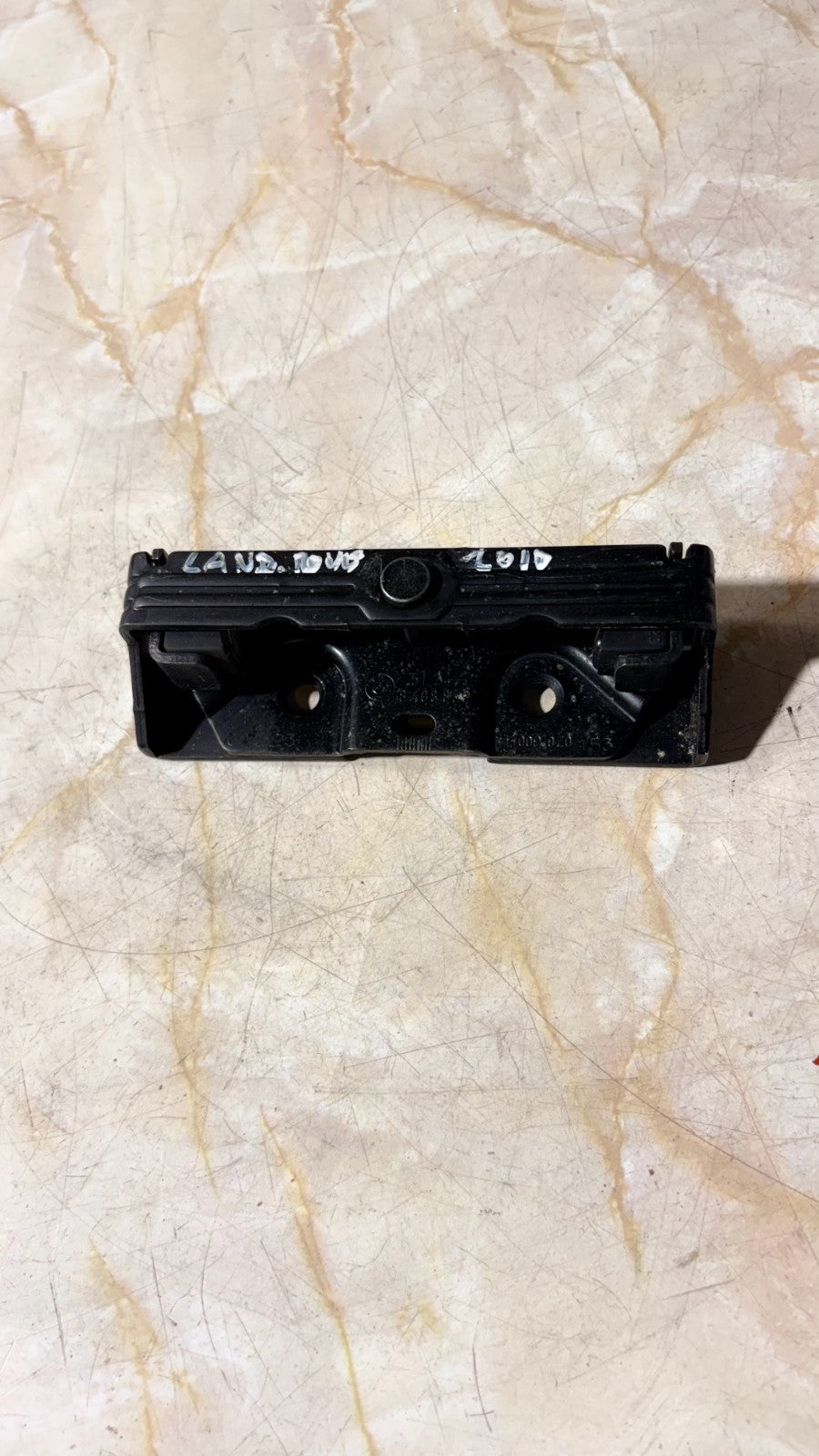 RANGE ROVER 2010 TAILGATE BOOT LOCK PLATE STRIKER 8408859