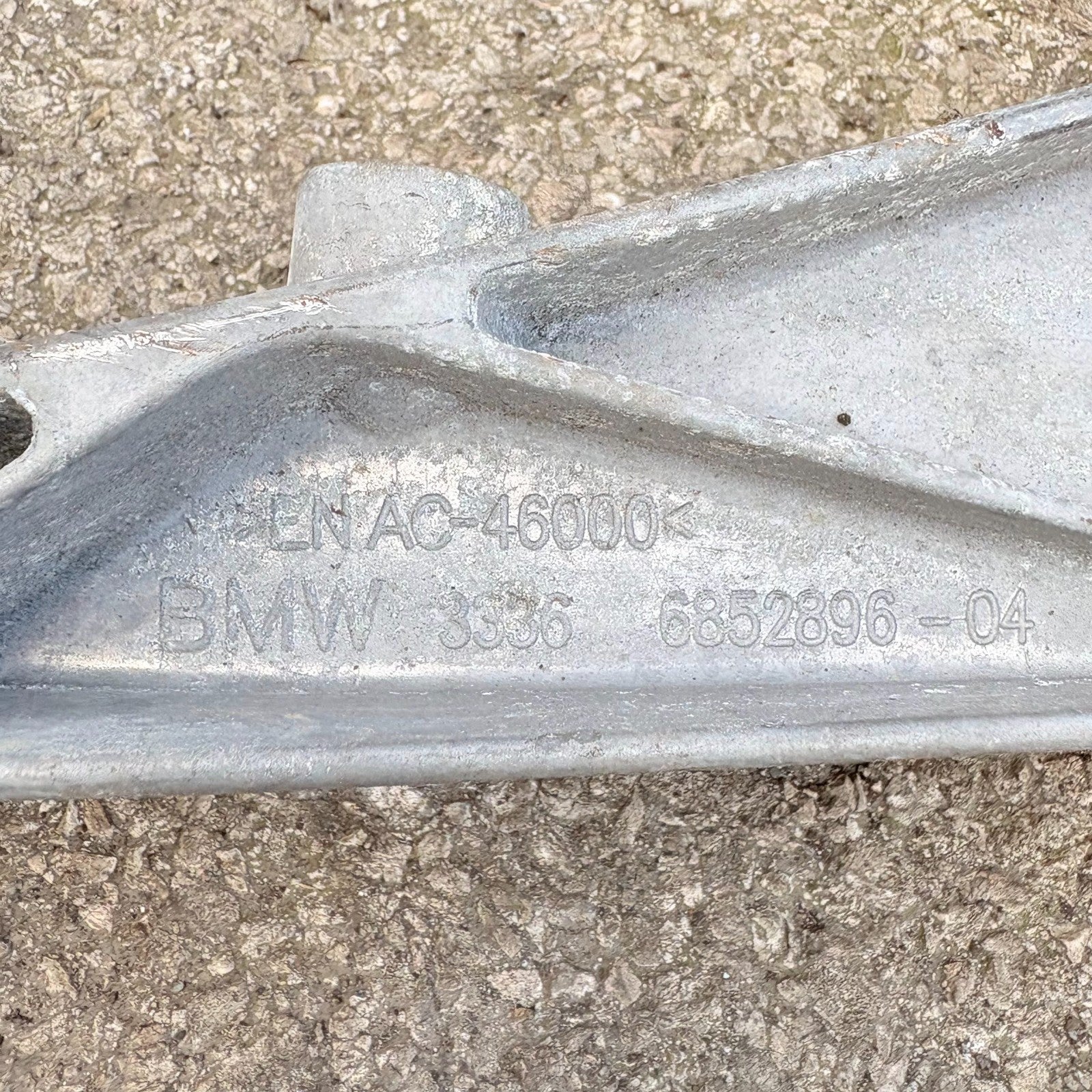 BMW Rear Differential/Diff Mount Bracket 3336 6852896