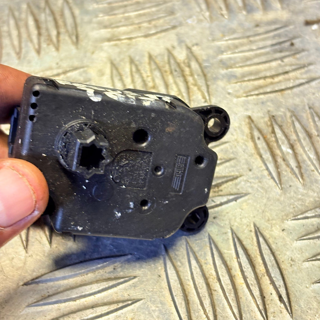 FORD Focus 2018 Air flap motor AV6N19E616AA