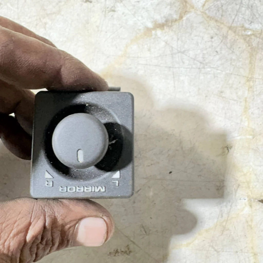 LR Discovery Mk2 Freelander FL1 Wing Mirror Control Switch NonFolding AMR2498