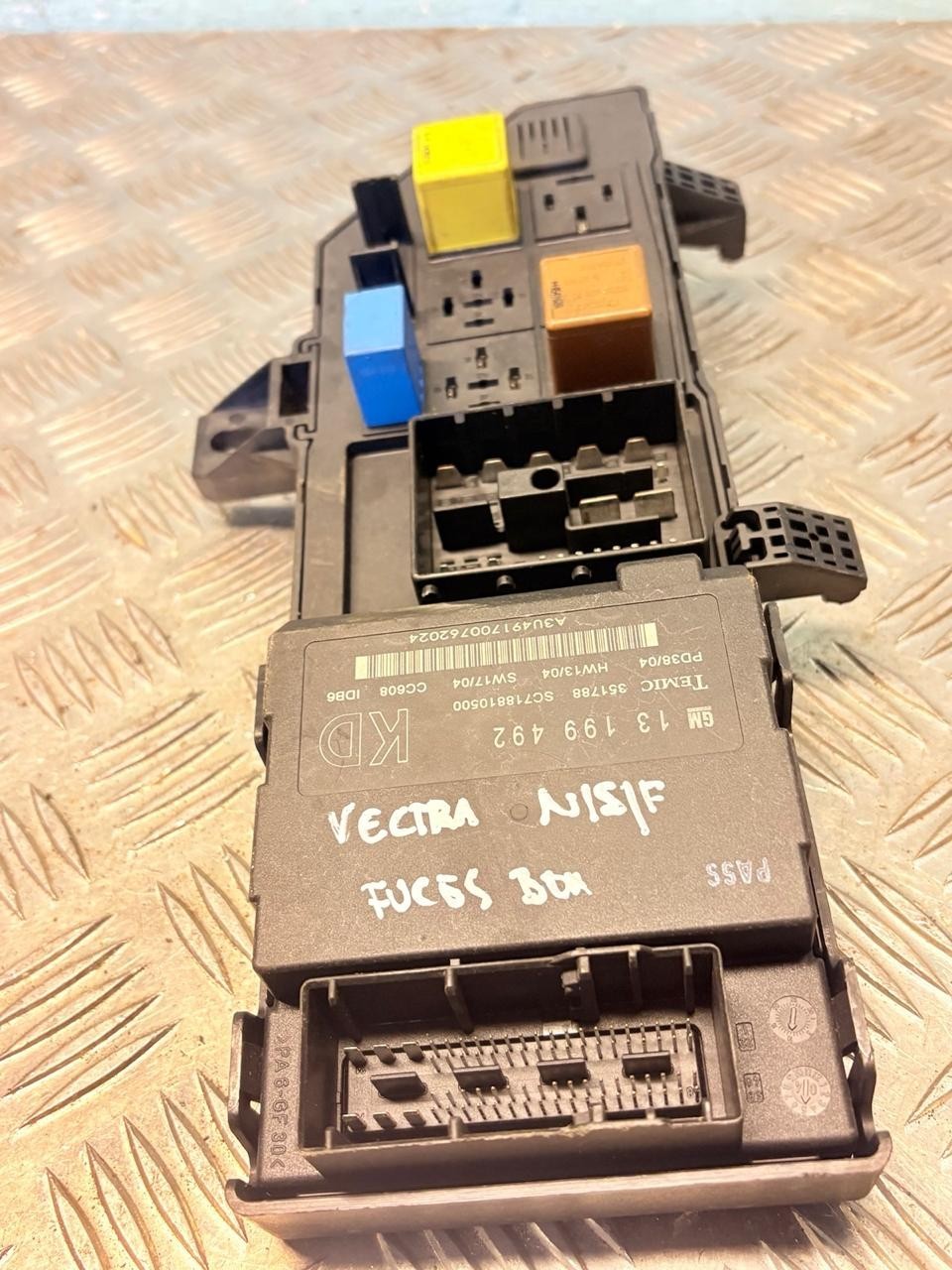 VCETRA FUSE BOX 13199492 N/S/F