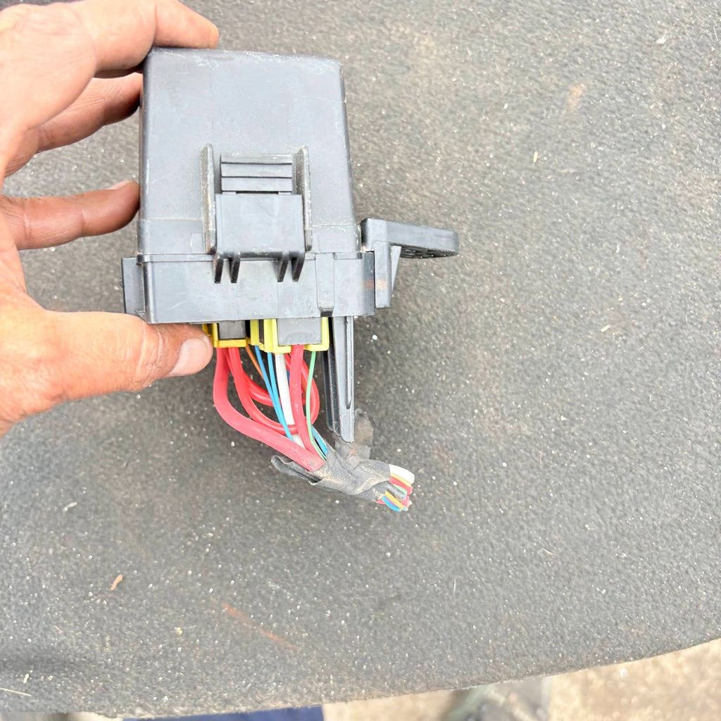 HYUNDAI I40 MK1 2011-19 ENGINE BAY RELAY FUSE BOX BOARD MODULE