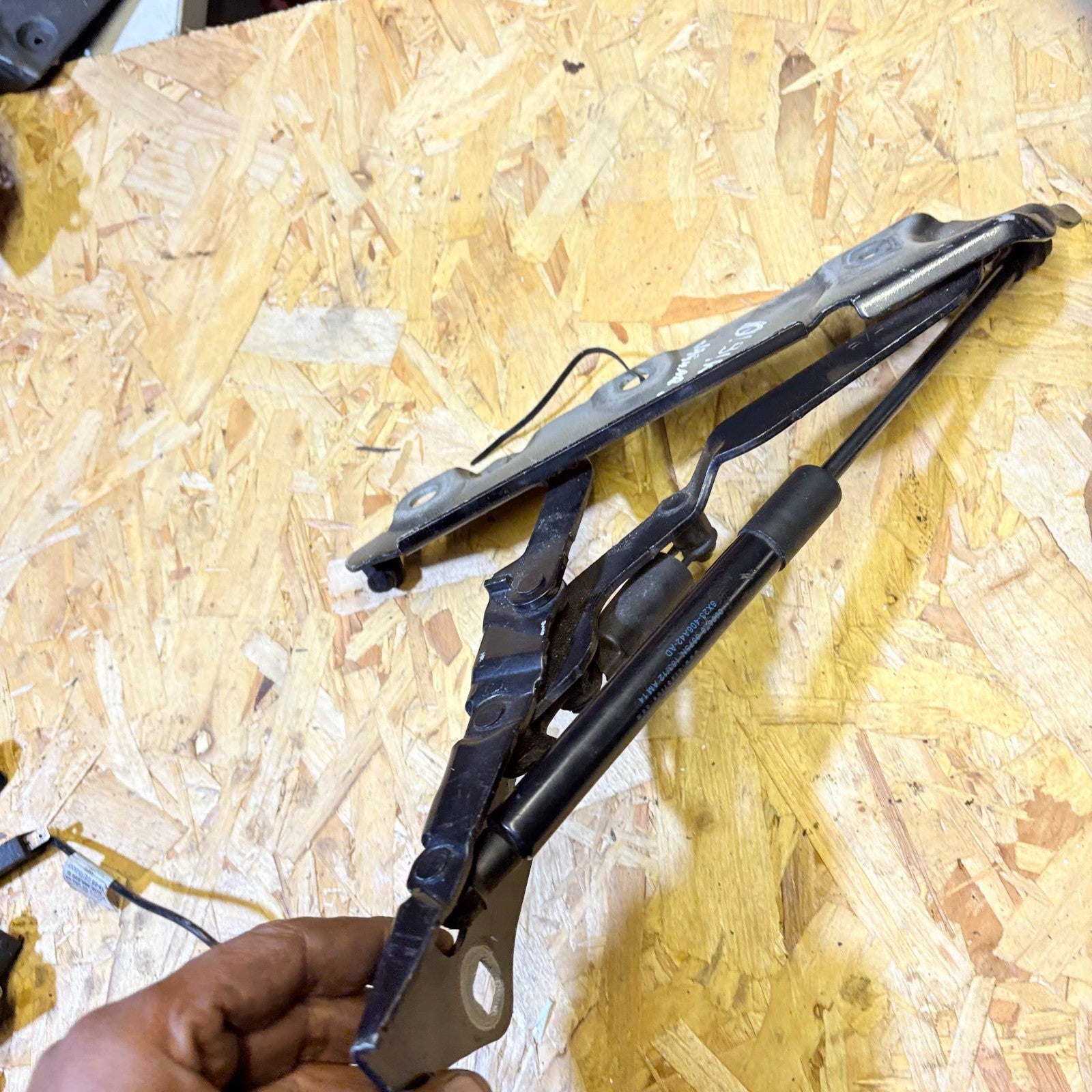 Jaguar 2012-2015 Right Rear Tailgate Hinge Gas Strut 8X23406A42AD