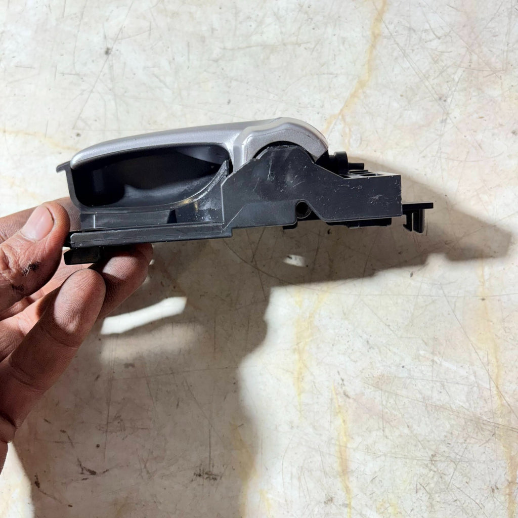2005-2010 SUZUKI SWIFT 5DR PASSENGER SIDE REAR DOOR INNER HANDLE