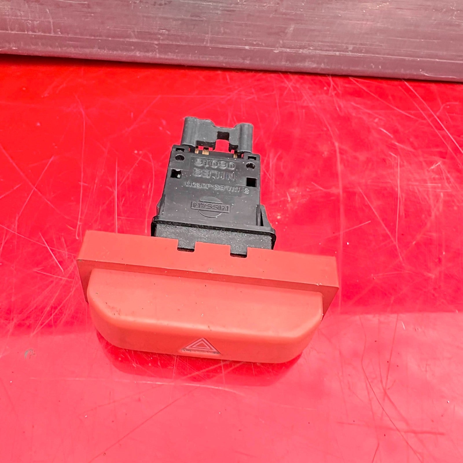 Nissan X-Trail T30 2001-2007 Hazard Warning Switch Red 06016