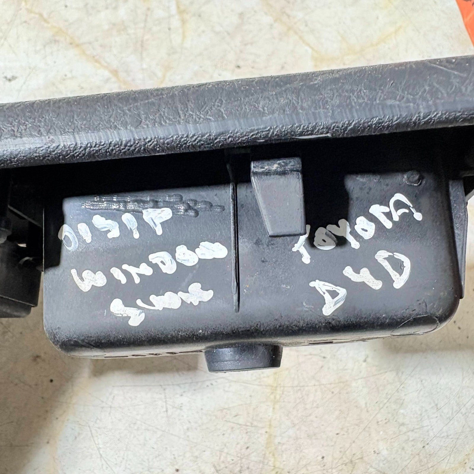 TOYOTA D4D FRONT DRIVER SIDE WINDOW CONTROL SWITCH
