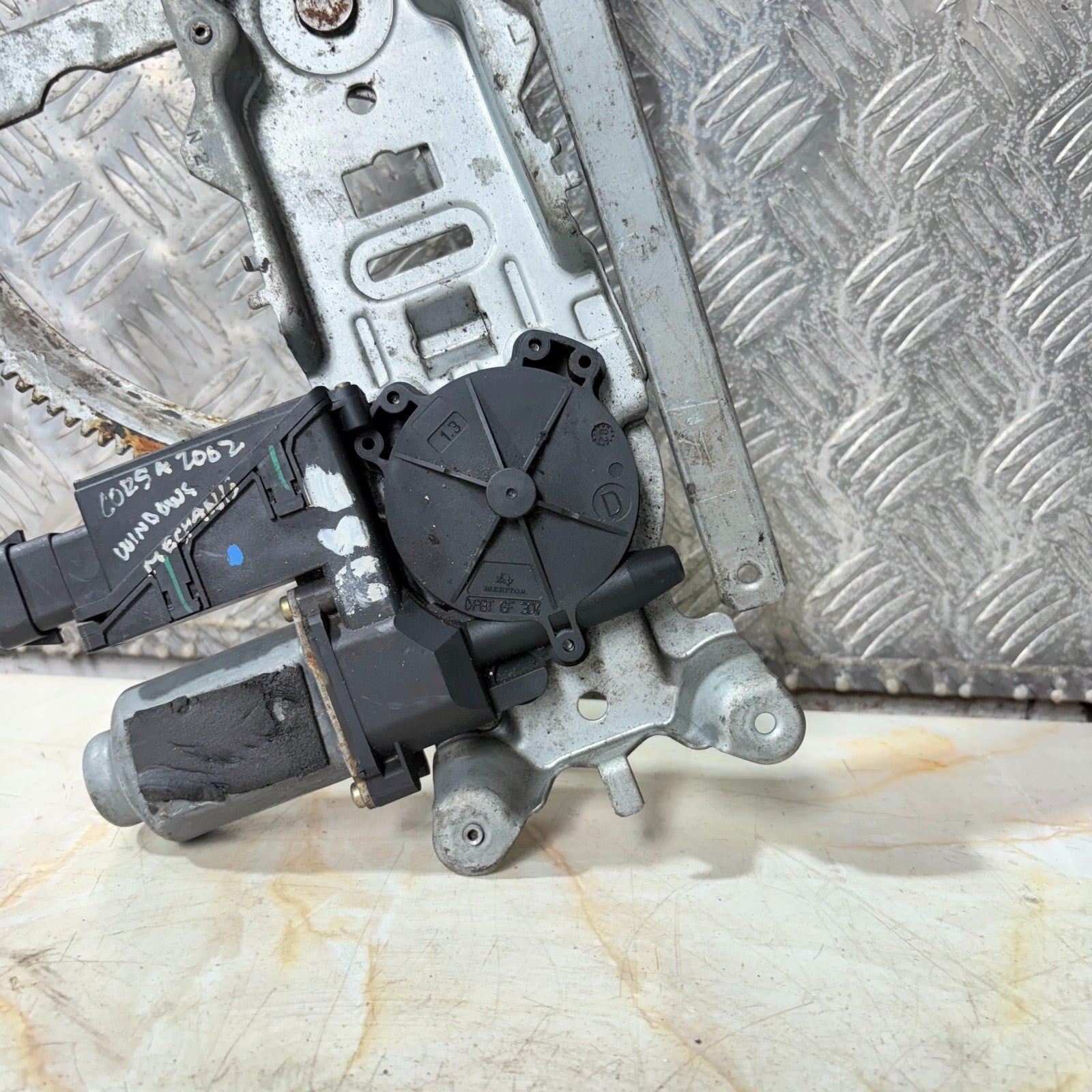 Vauxhall/Opel Corsa C 2000-2006 Front Left Window Regulator Motor 24466593