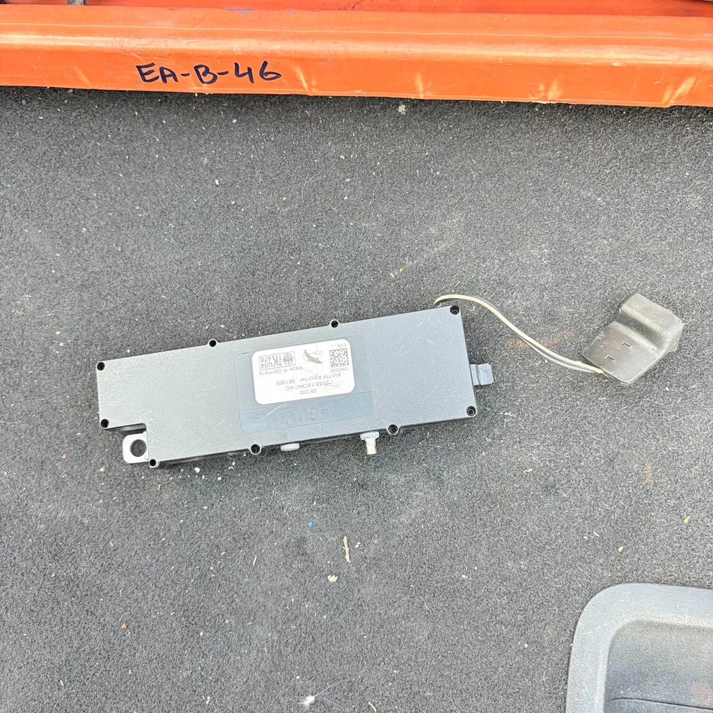 Jaguar S-Type 2003-2008 AM/FM Antenna Amplifier Module 2R83-18C847-AC