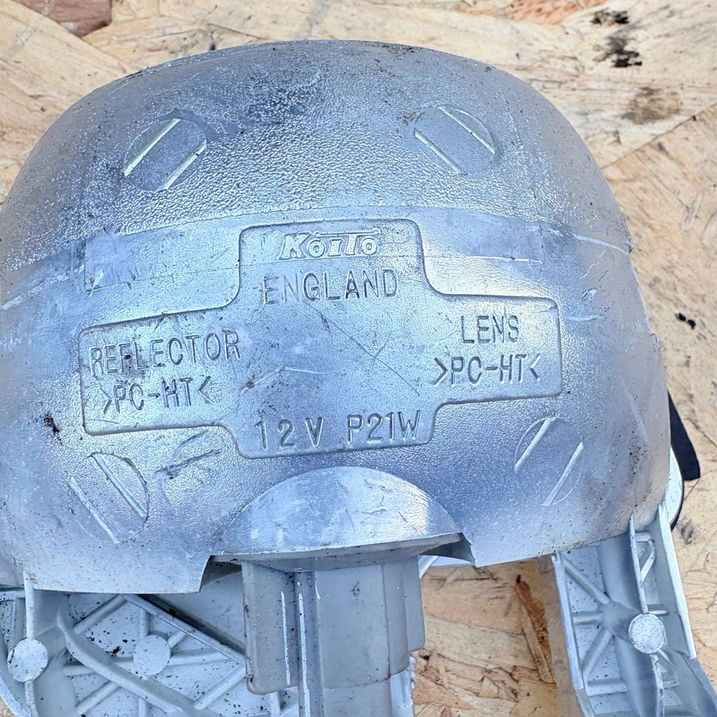 TOYOTA Avensis 2 Generation (2002-2009) Rear cover light