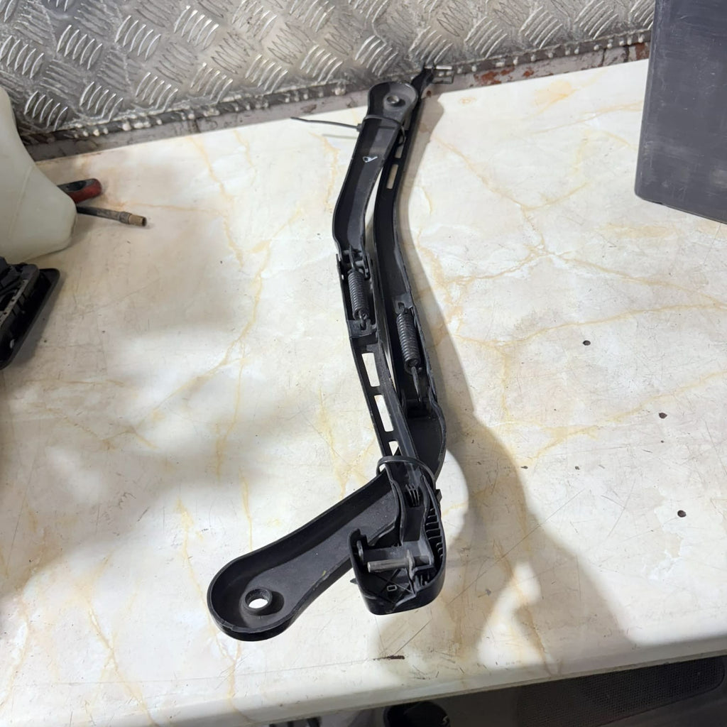 BMW 3 Series 320d E90 E91 E92 LCI RHD OSF Front Right Wiper Arm 09/2008-2013