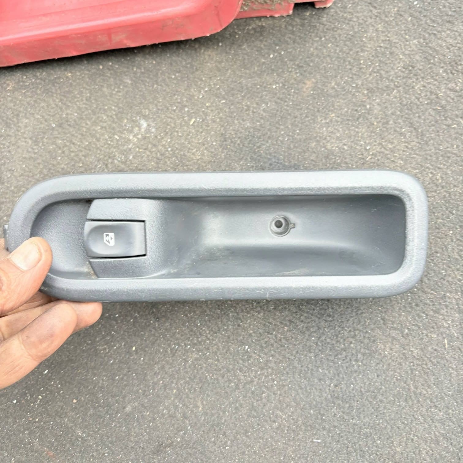 Renault Twingo Mk2 Pre-Face Passenger Front Window Switch 8200356517B