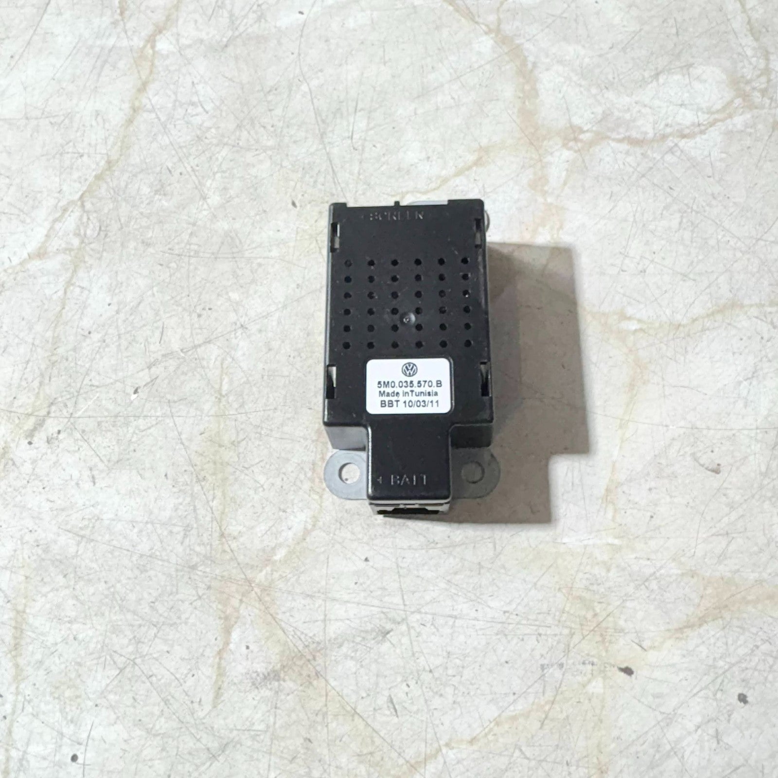2010 VOLKSWAGEN GOLF ANTENNA AMPLIFIER FILTER 5M0035570B