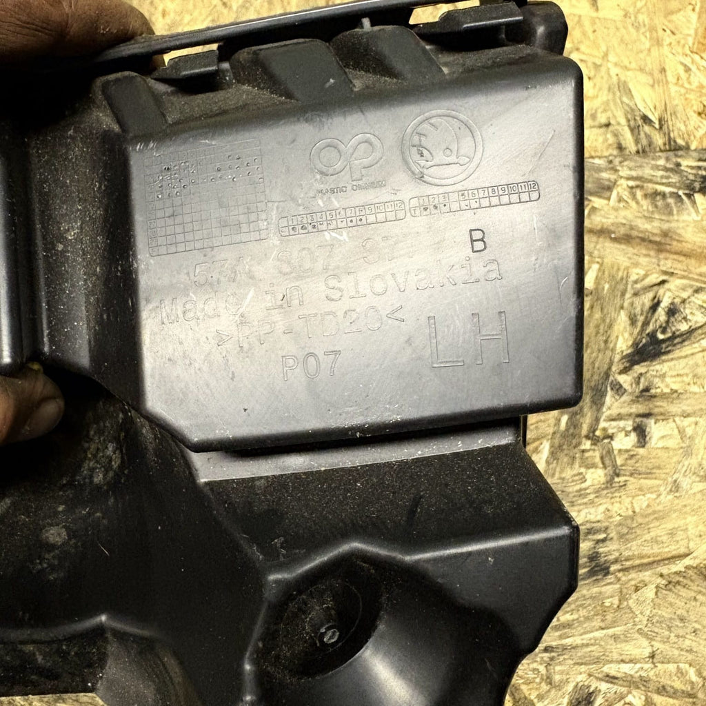 Skoda Karoq 2018-Left Rear Bumper Bracket Guide 57A807377