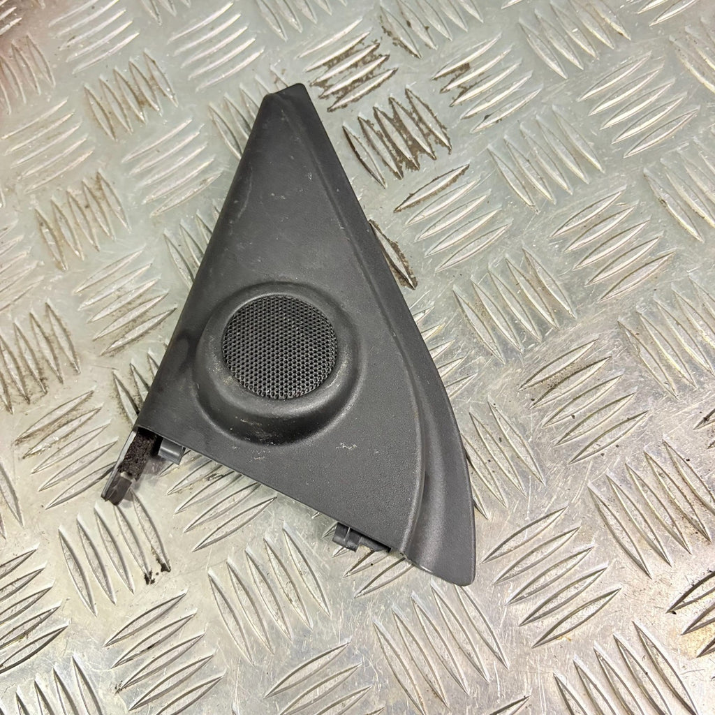 SUZUKI SWIFT 04-10 FRONT PASSENGER LEFT WING MIRROR TWEETER TRIM 84790-63J1