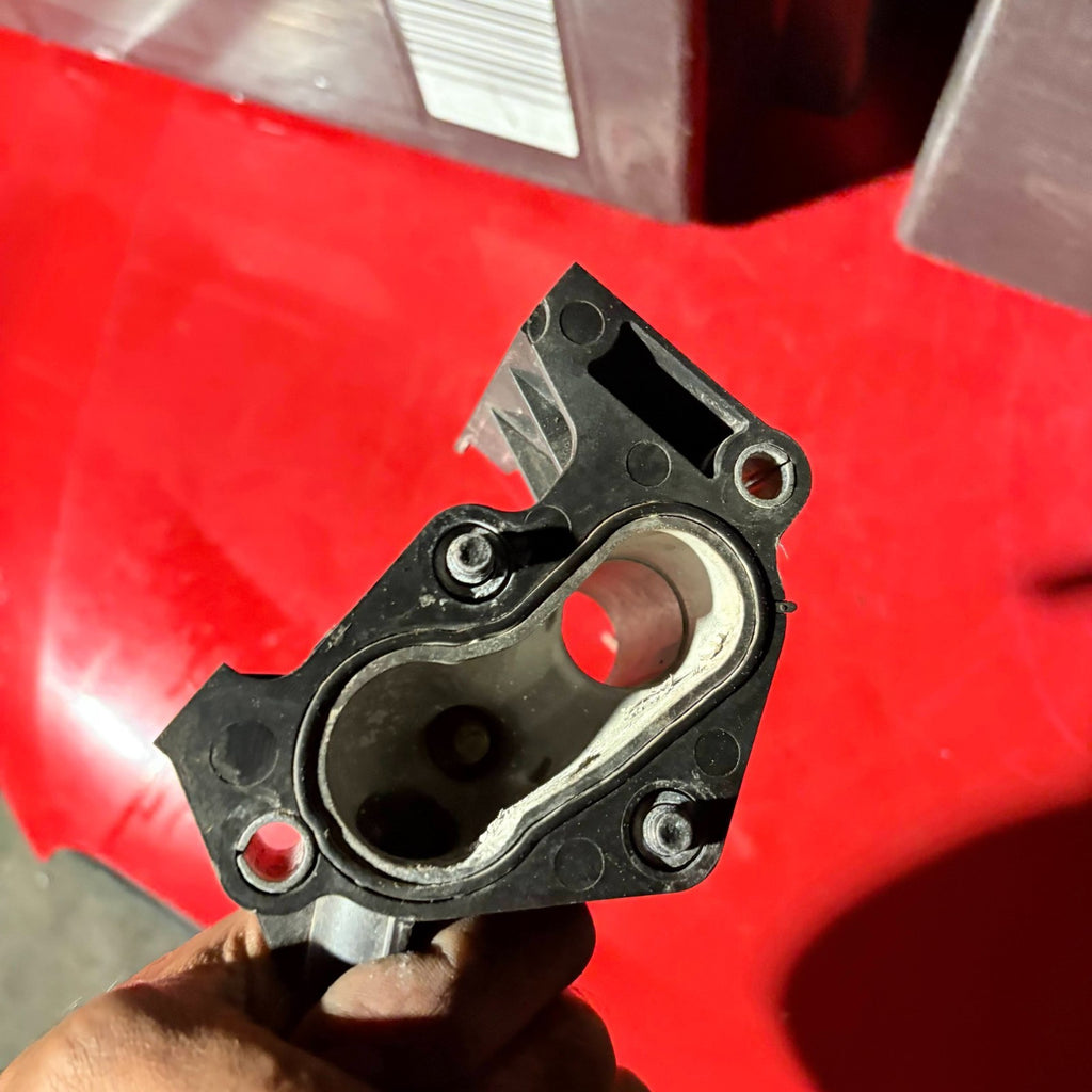 Thermostat housing Ford Fusion