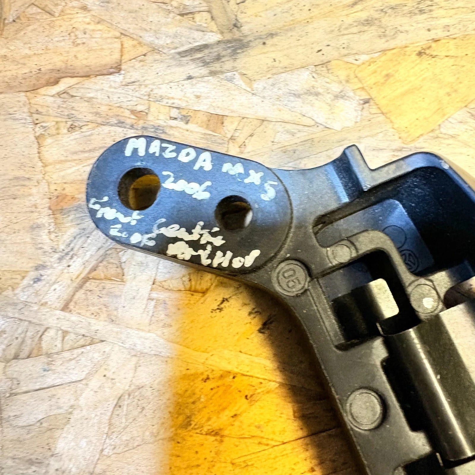 2006-2015 MAZDA MX5 FRONT SOFT FOLDING ROOF LOCK LATCH CATCH