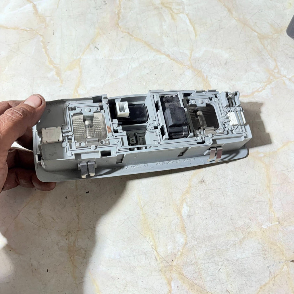 MITSUBISHI OUTLANDER 2008-2013 FRONT ROOF READING COURTESY LIGHT 8401A009ZZ