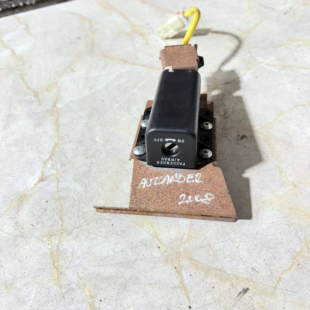 MITSUBISHI OUTLANDER MK2 CW7W 08-12 CW8W 08-10 AIRBAG ON OFF SWITCH 8610A054