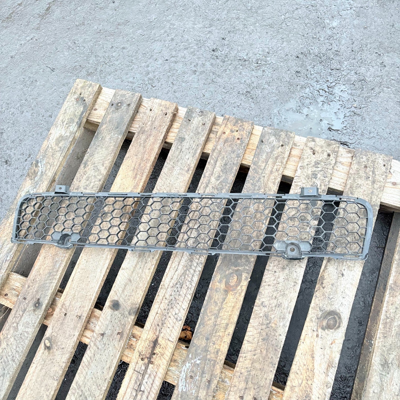 MITSUBISHI LANCER MK5 2007-2012 FRONT LOWER BUMPER CENTRE GRILL 6400B397