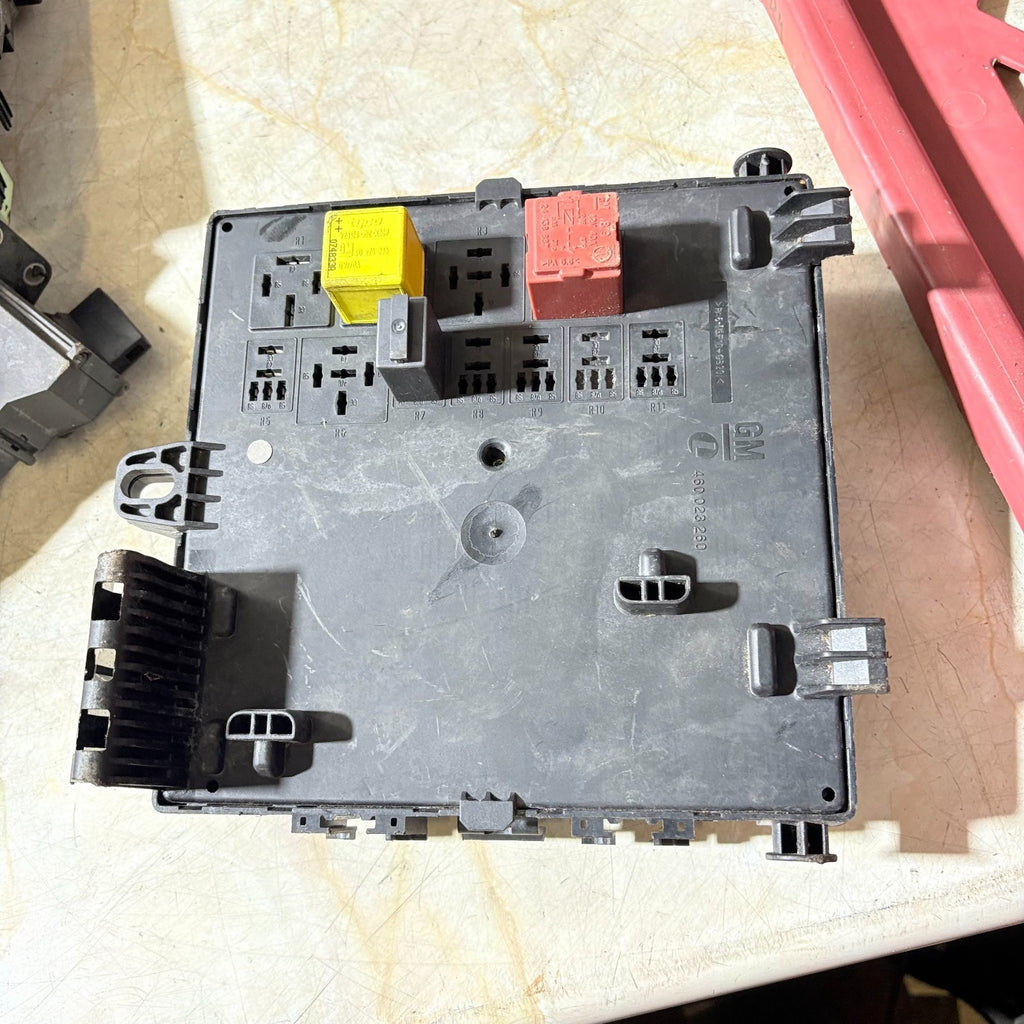 VAUXHALL VECTRA MK2 C 02-09 1.9 DIESEL FUSE RELAY BOX 460 023 260