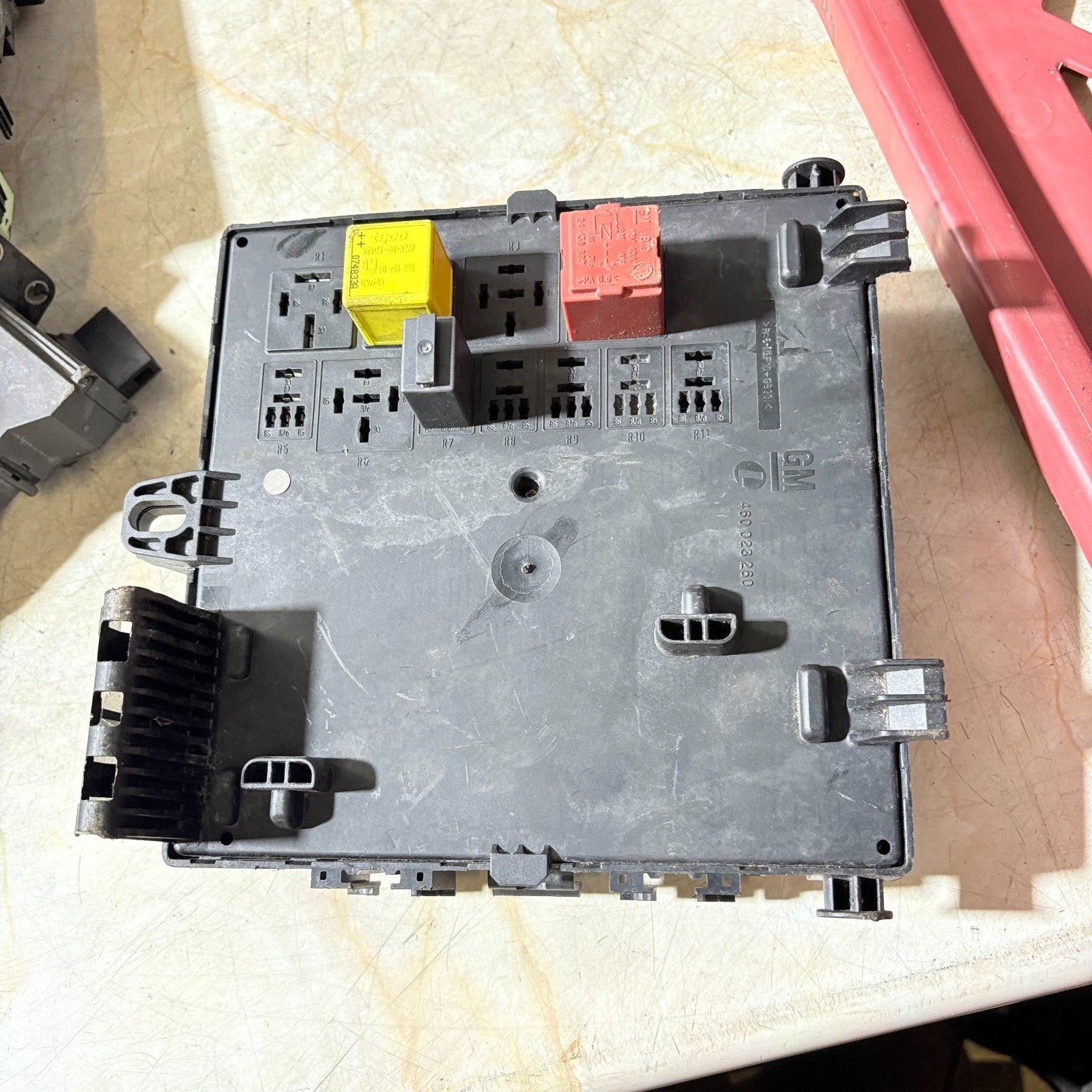 VAUXHALL VECTRA MK2 C 02-09 1.9 DIESEL FUSE RELAY BOX 460 023 260