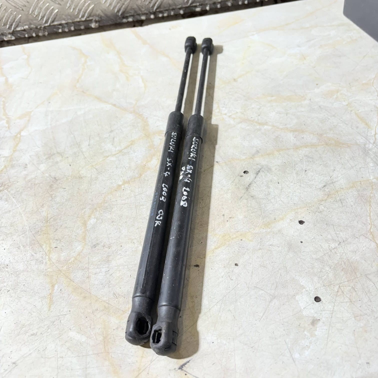 SUZUKI SX4 2008 Driver Rear Bonnet Strut Set 68 Plate Reg 31468172